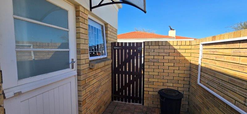 To Let 2 Bedroom Property for Rent in Bracken Heights Western Cape